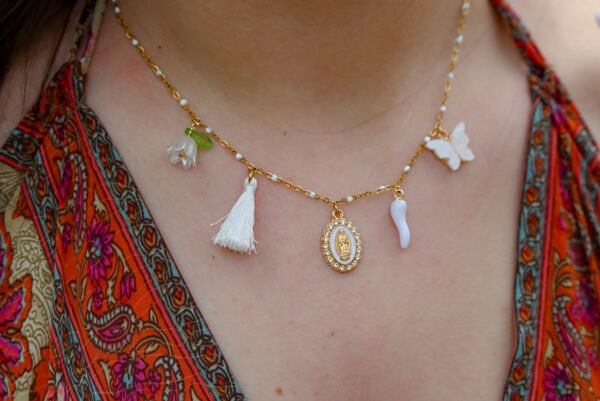 Collier doré perles blanches