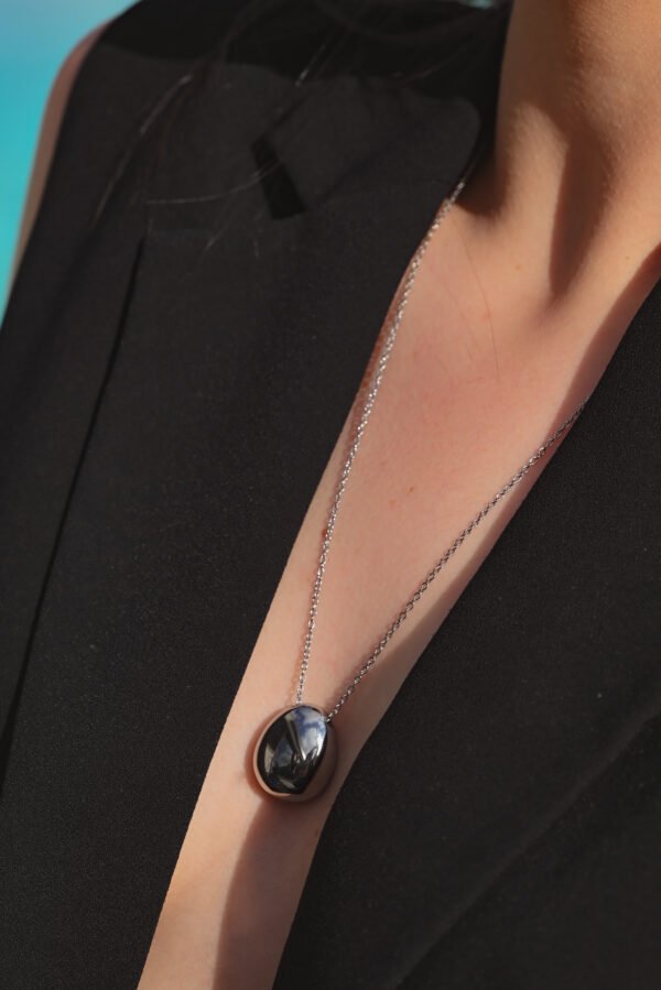 Le galet  |  Argenté